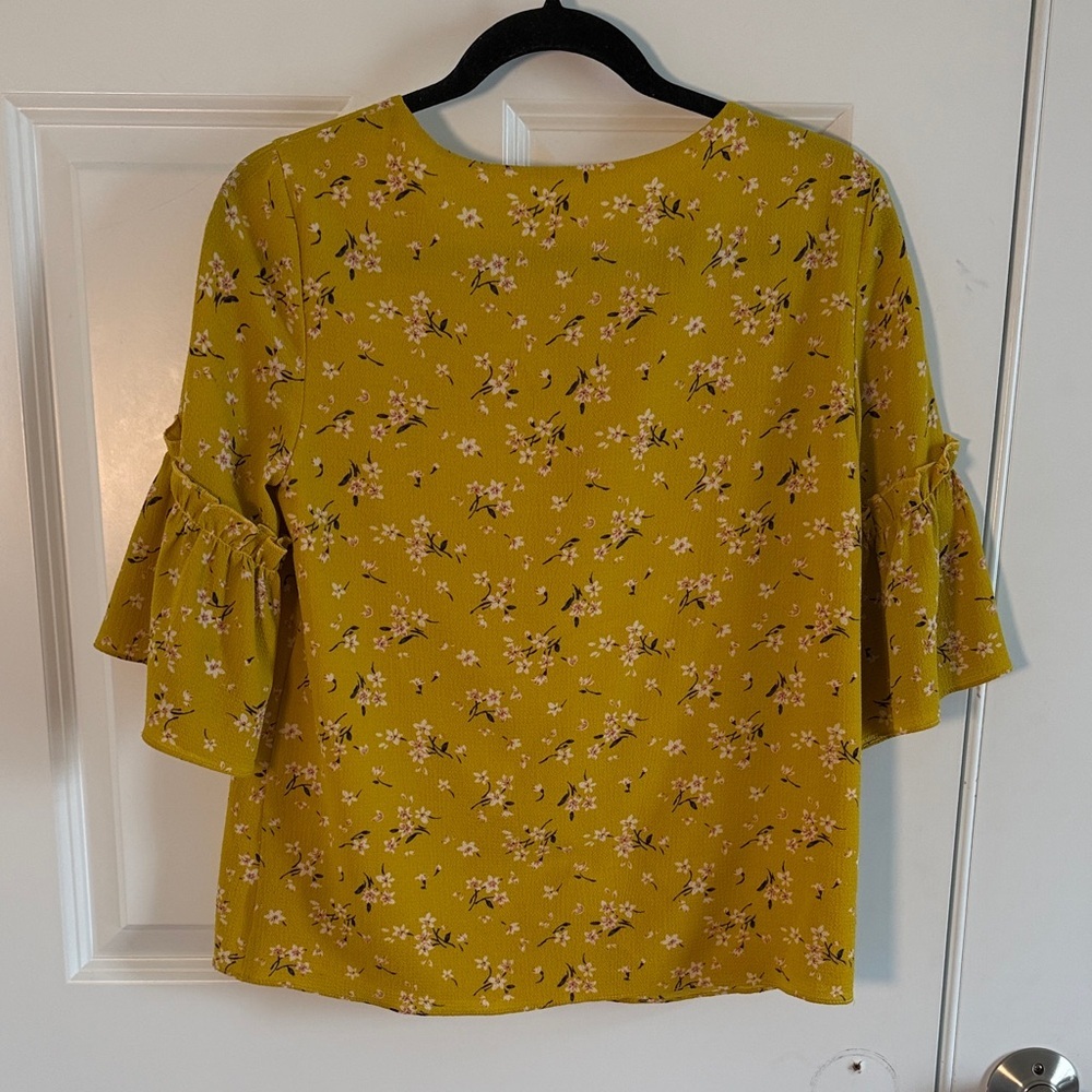 Everly 3/4 Bell Sleeve Mustard Floral Blouse Small - Picture 7 of 8